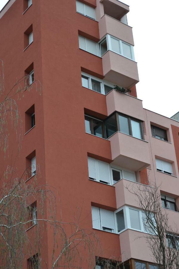 Fly Inn Velika Gorica Buitenkant foto